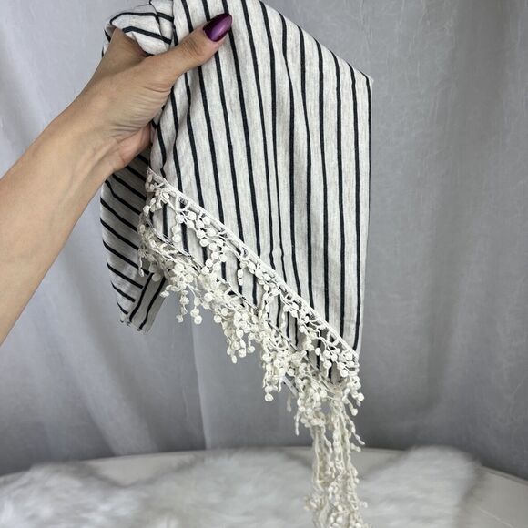 ⚓️ NWOT Oatmeal Black Striped Triangle Bandanna Scarf Lace Fringe Forever 21 OS - Picture 14 of 16